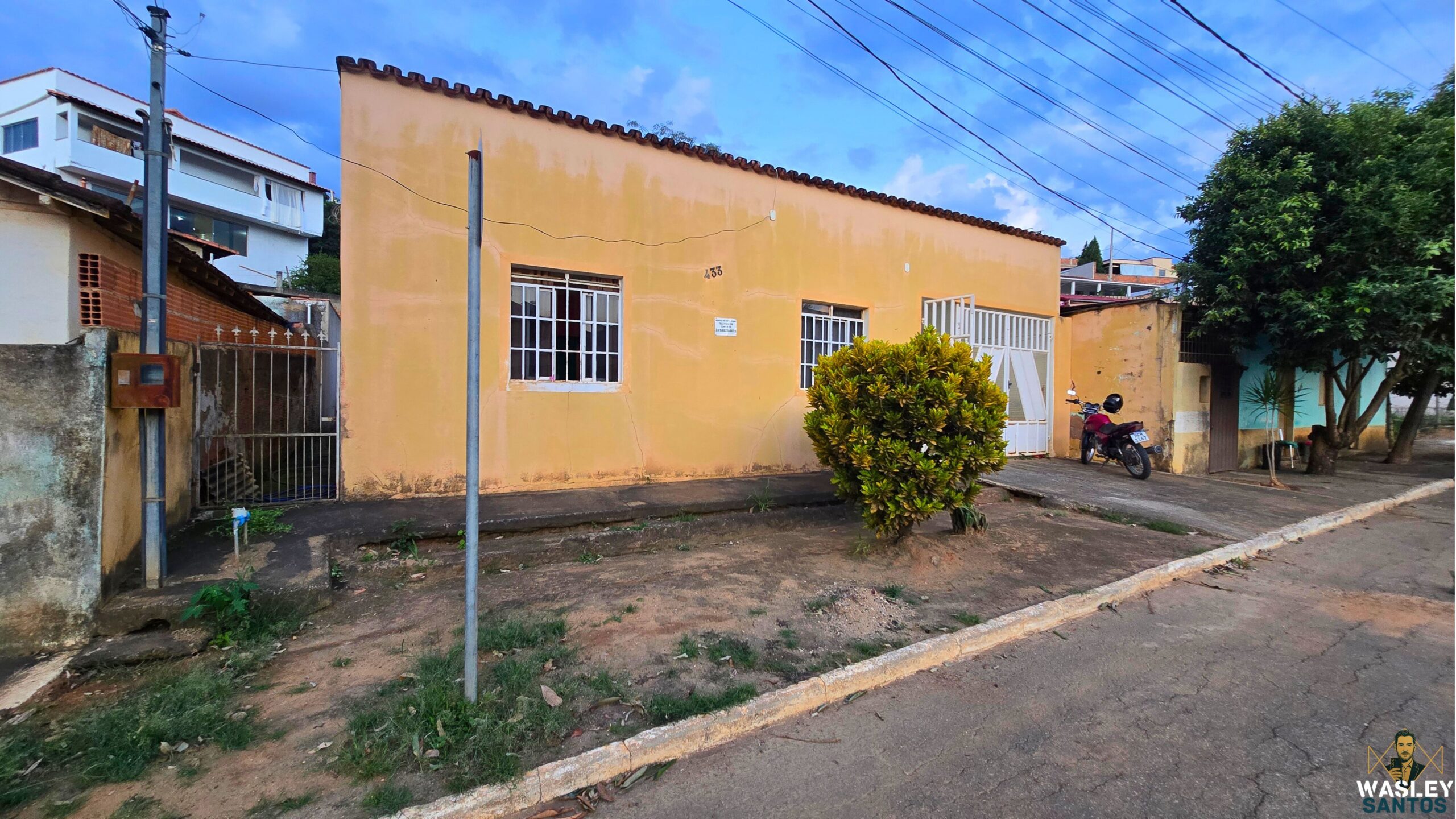 casa a venda em Itabirinha mg, no site wasley santos. casa com 4 quartos, preço 450.000