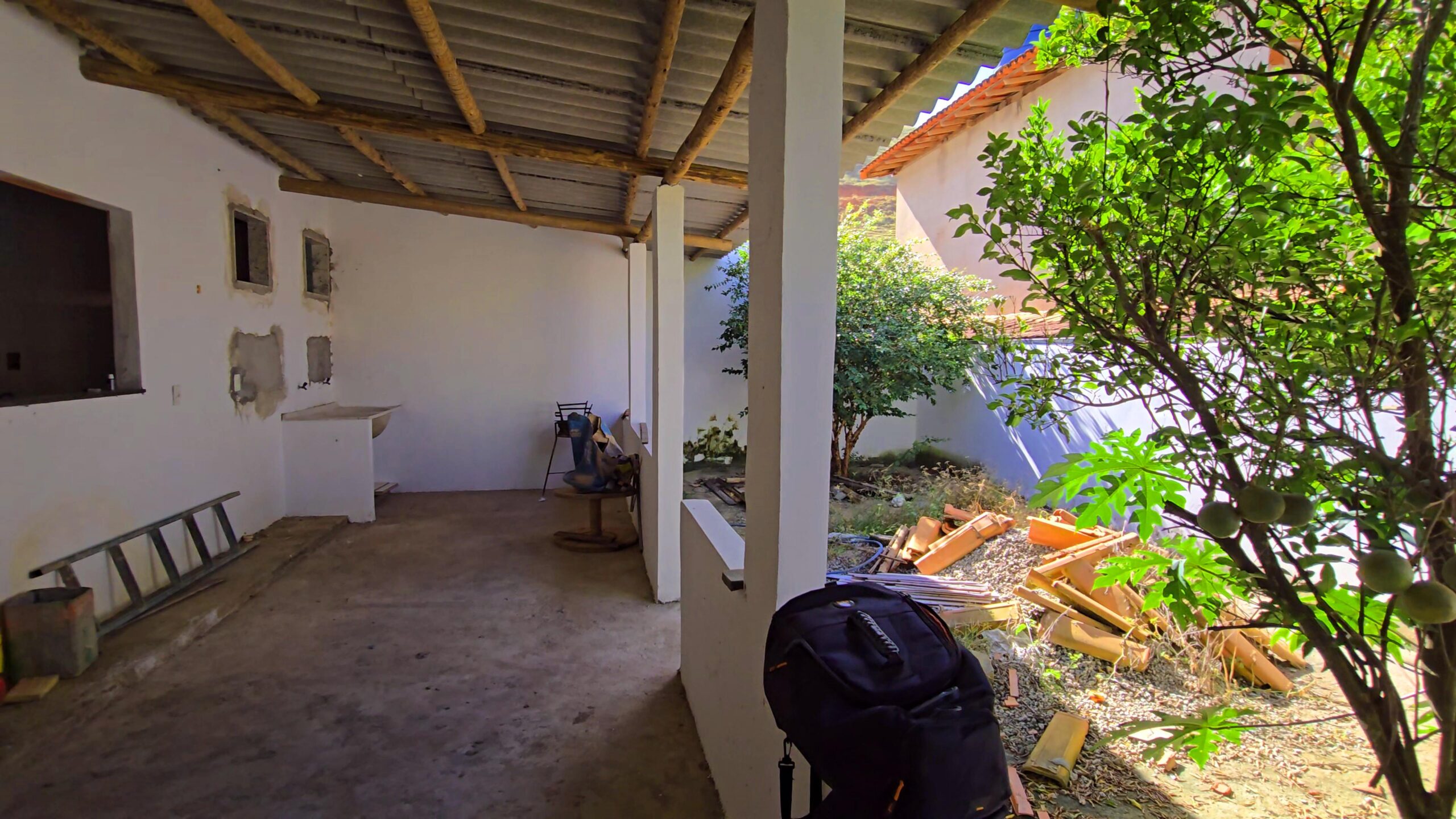 Imagens da casa no bairro canaã em Itabirinha