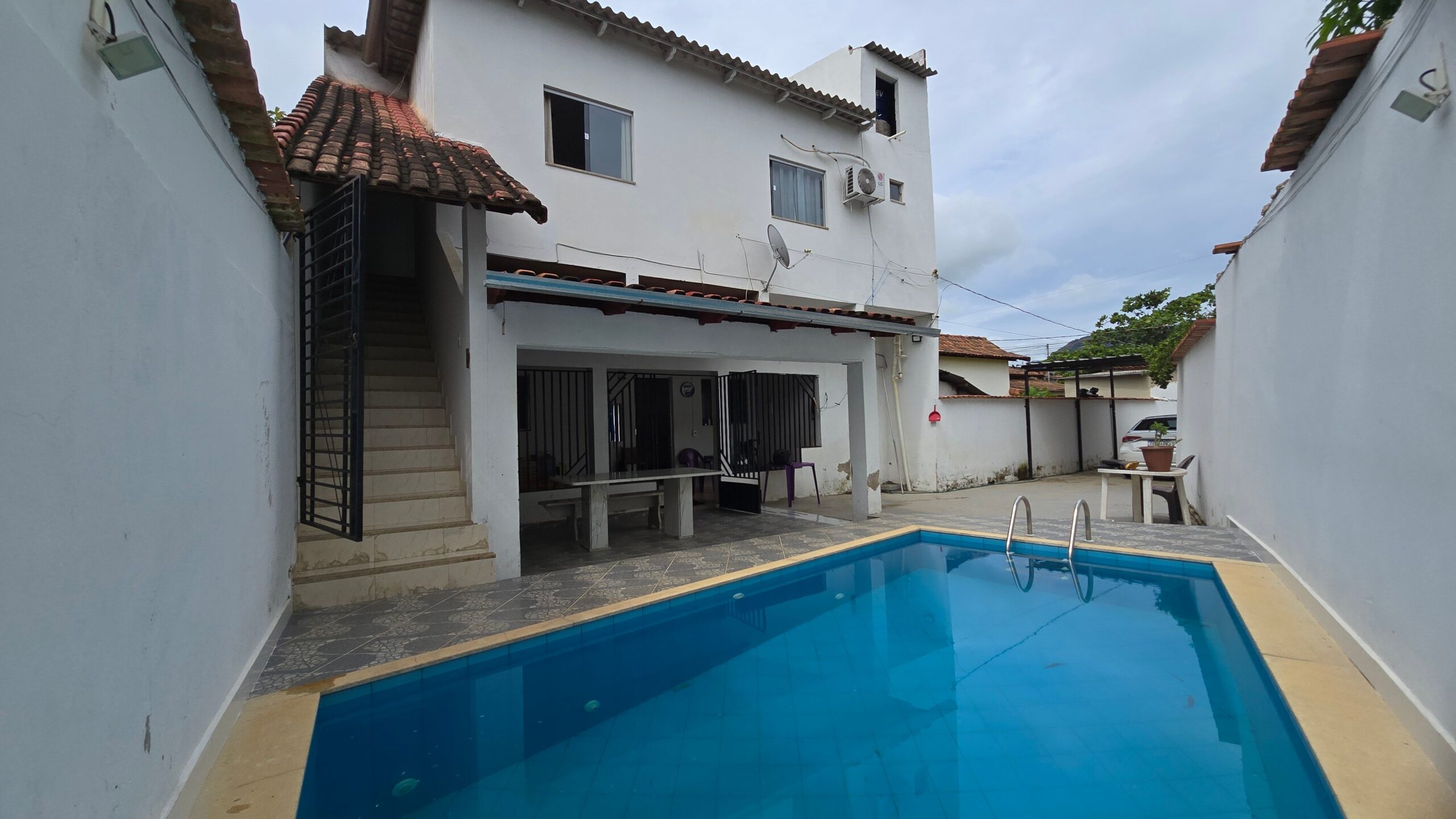 Casa a Venda em Vargem grande, no site wasley santos, uma casa linda com piscina